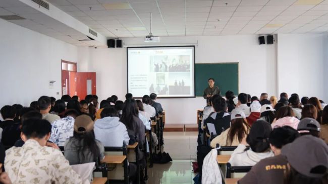 以 “艺术是什么” 为主题，赵无眠为山东文化产业职业学院师生作专题讲座