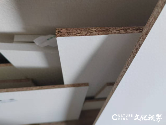 天天3·15 | 合同约定ENF级板材,送检结果却为E0级——青岛家多美全屋定制被疑“以次充好”