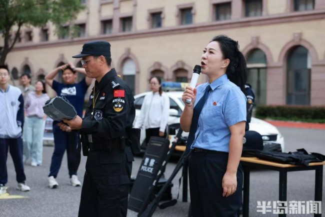 零距离体验特警装备！城阳区检警联合普法进校园