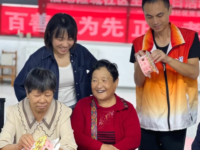 敬老月暖·桑榆情浓 | 茶香袅袅暖秋日，共叙浓浓敬老情