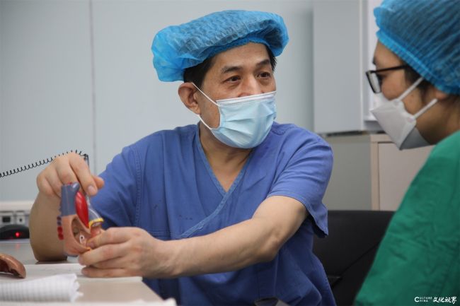 威海市中心医院通过全国“无射线电生理中心”认证，两位医生获批“无射线电生理术者”资质