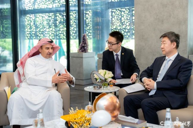 山东黄金集团党委书记、董事长张晓海受邀出席《财富》全球论坛并开展考察交流活动