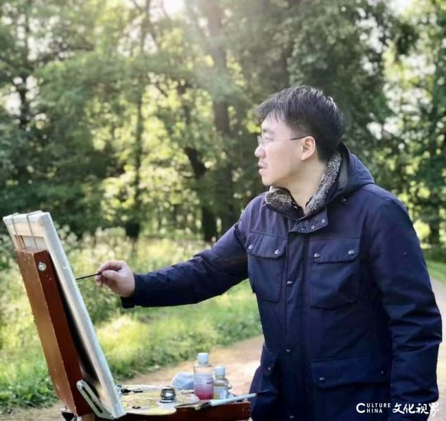 方寸画布藏南昌故事丨“南昌印象——廖正定油画作品展”在南昌西站温情开幕