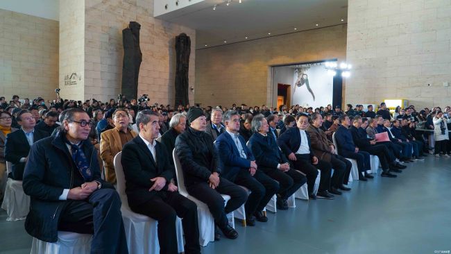 “与物为春——刘万鸣艺术展”昨日在山东美术馆开幕