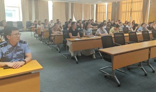 高校辅导员集体“充电”,烟台莱山公安使出反诈“新招”