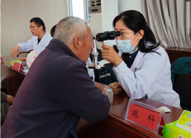 专家来到家门口，健康服务“零距离”！莱山这场公益义诊暖人心