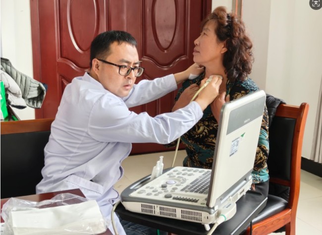 专家来到家门口，健康服务“零距离”！莱山这场公益义诊暖人心