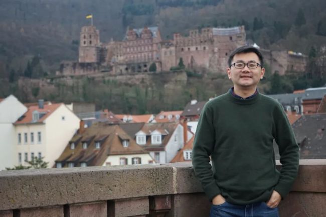 组建团队开展文艺志愿服务——缪宏波以笔墨丹青传递爱与温暖