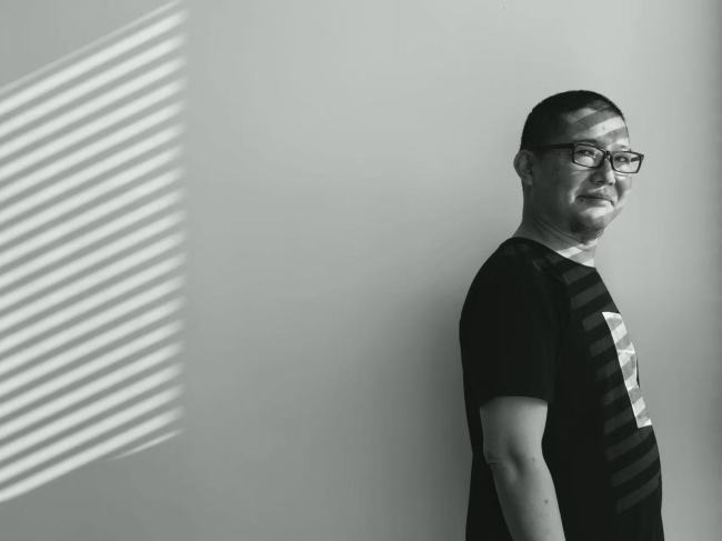 【DeepSeek谈艺】魏庆立 | 在有限的笔墨中,触及无限的生命体验