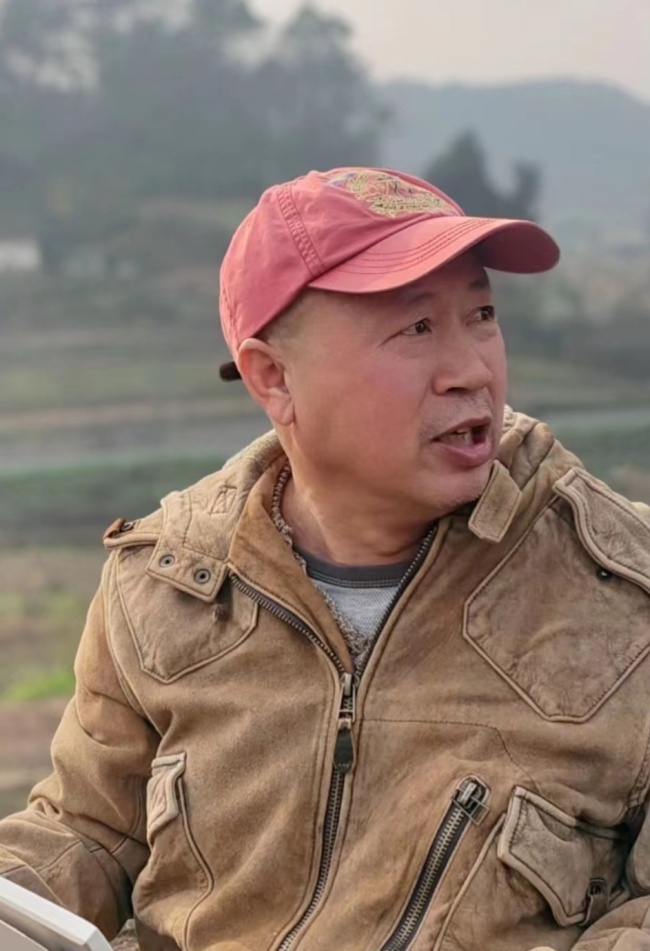 【DeepSeek谈艺】王建彬·油画丨古意融油彩，丘园寄清欢