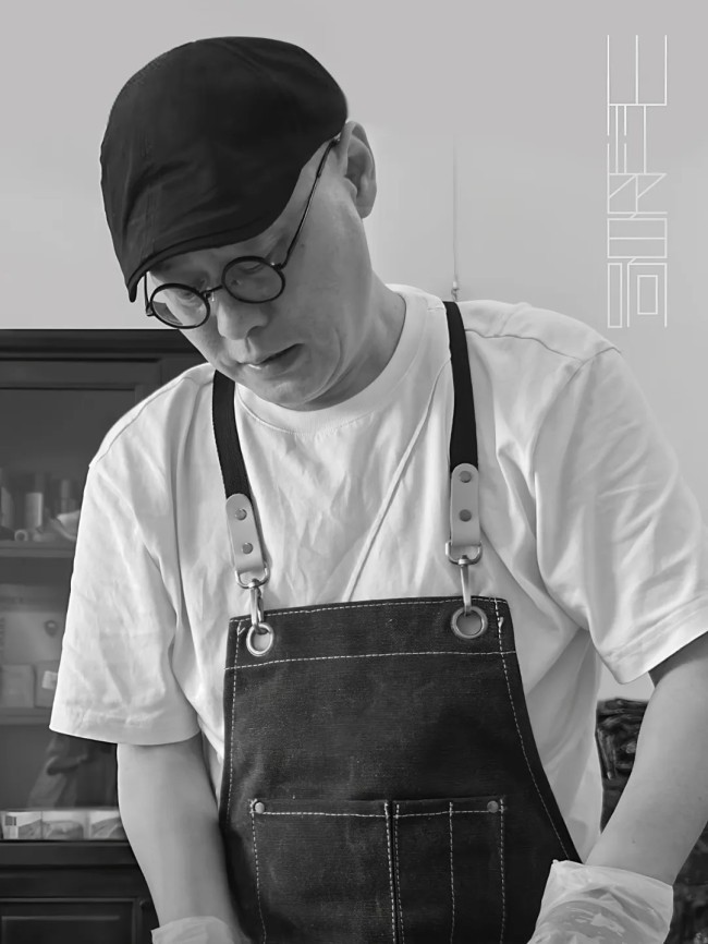 “山江皆响——九江市文化名家胡毅工作室作品展”在九江学院半山美术馆开展，展期至明年1月28日