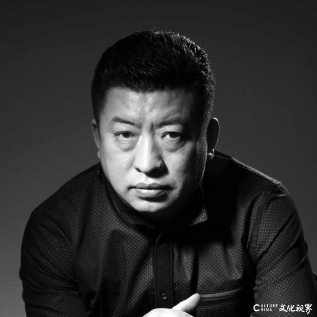 “千里秀色 风拂大地——王建国油画作品展（北京站）”昨日在云上美术馆开幕