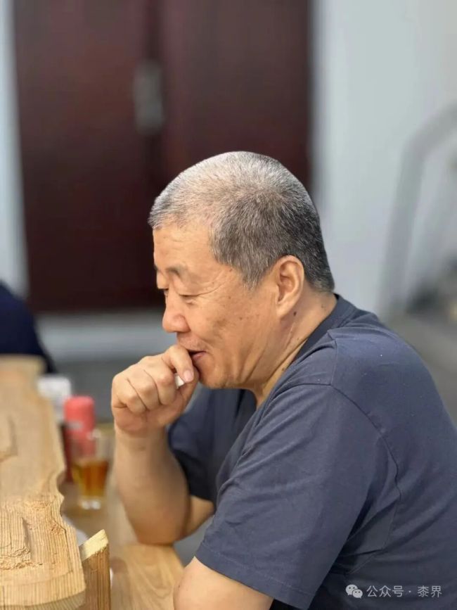 天地入画，哲思融境——梁远漆画中的物象塑造与情感传递