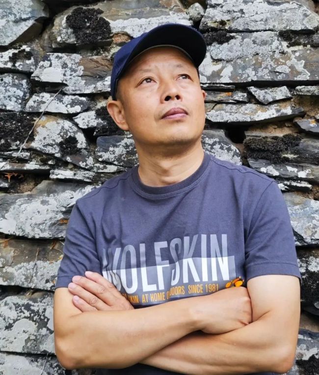 【DeepSeek谈艺】张富坤·油画丨色界乾坤里的中西交响与生命礼赞