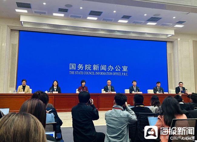 截至2025年底，全国高速公路服务区电动汽车充电枪数量已达7.15万个