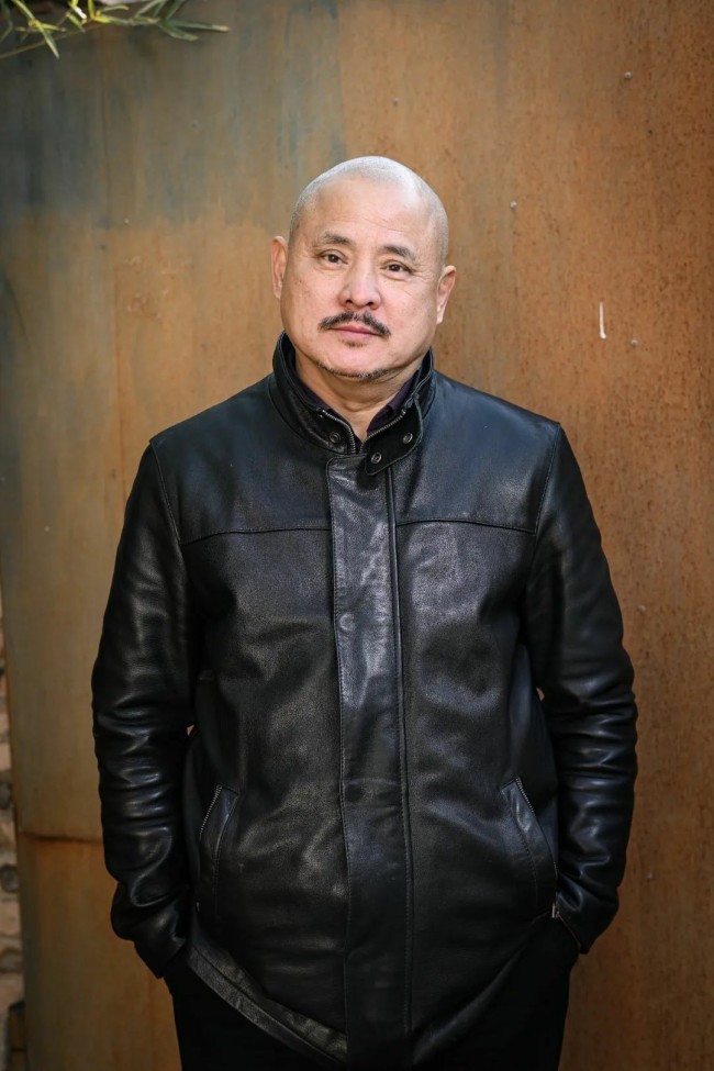 【DeepSeek谈艺】王晓辉人物画 | 水墨精神的当代探微