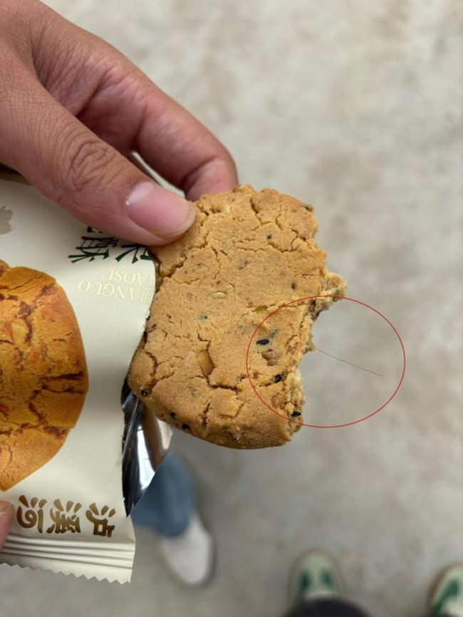 天天3·15 | 山姆会员店桃酥嵌头发,消费者维权多日未达成一致