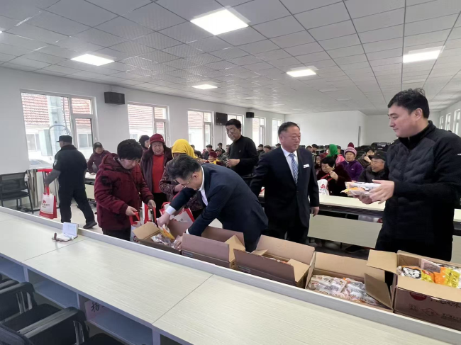 情暖夕阳闹元宵 敬老送福润民心——日庄镇联合青岛农商银行日庄支行开展敬老慰问暨党建共建活动