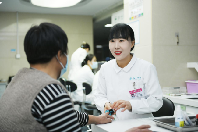 纤手仁心护健康 白衣执灯暖疾途——记泰安市中心医院甲状腺外科护师李晓