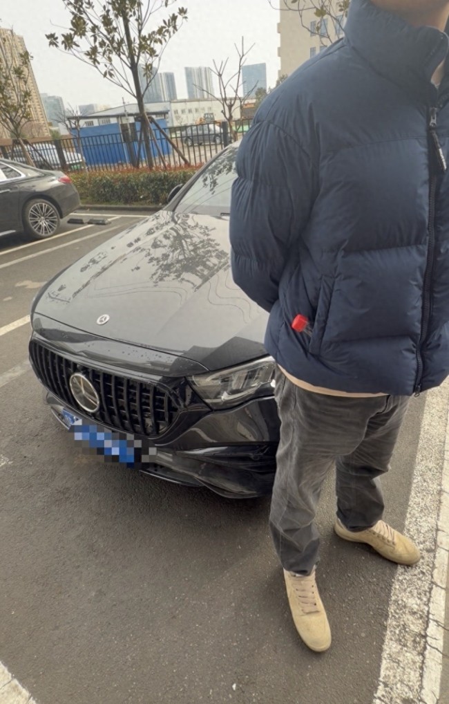 3·15在行动 | 40万的奔驰E300天冷时频现异响，修理三次未解决，车主依规退车遭拒，4S店坚称不满足三包规定