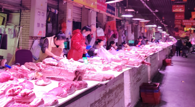 肉价“跳水”，把子肉没降——济南市场猪肉价格同比降约两成