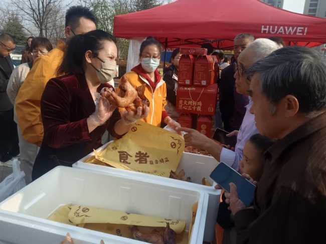 青岛莱西水集街道开展“乐购莱西·春日惠享”消费四进系列活动暨“社区惠民·家门口的好物市集”水集专场活动