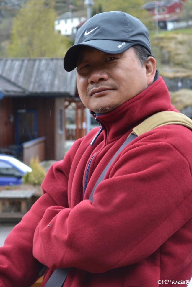 巫卫东丨还原黄土、岩石、戈壁的粗糙肌理，传递历史的沧桑与永恒
