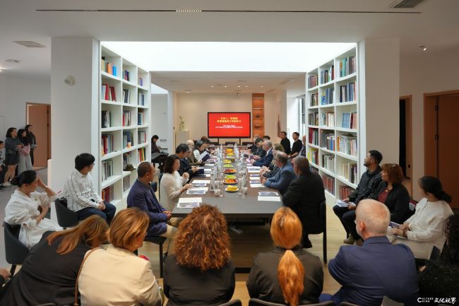 著名艺术家吕品昌向马耳他马尔萨斯卡拉市捐赠《陆羽》雕像