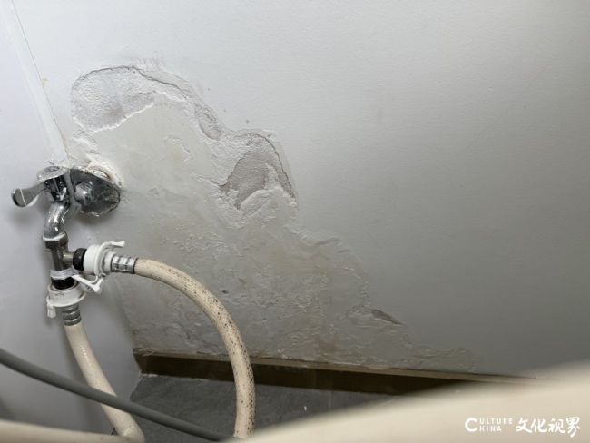 墙面返潮、地板开裂!青岛远洋繁花里交房后问题频出,维修进度引业主不满