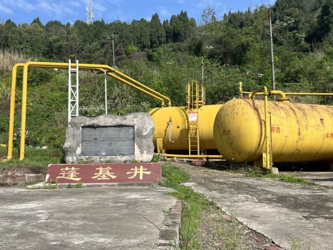 刘建新·西南写生 | 于翠微深处，以色彩的交响谱写工业绿洲的视觉诗篇