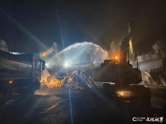 山东高速集团投资建设的S16荣潍高速改扩建项目完成全线天桥拆除，为后续施工奠定基础