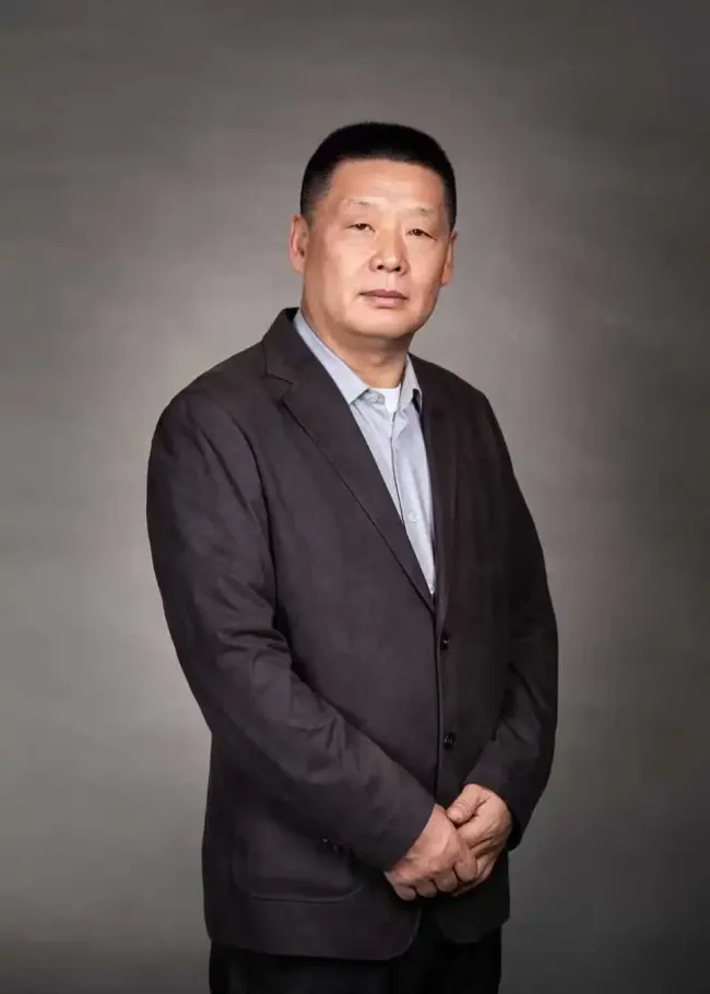 郑光旭丨掬一抹油彩捧一本书，绘人生的月亮