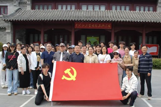 山艺现代音乐学院党总支与济南山师东路社区党委联合开展主题党日活动