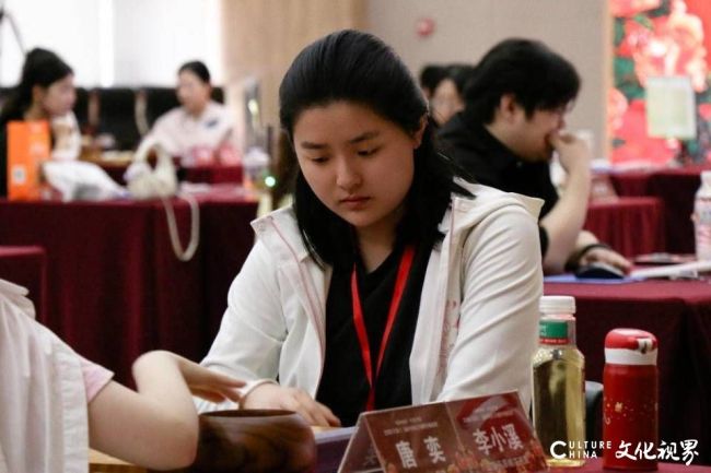 山东围棋棋手李小溪晋升职业六段，助力山东平原桃花开队新赛季创佳绩
