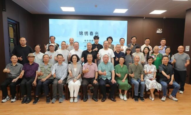 笔墨传文脉 工笔绘春光——﻿“涂国喜、薛康双个展”昨日在广州开幕