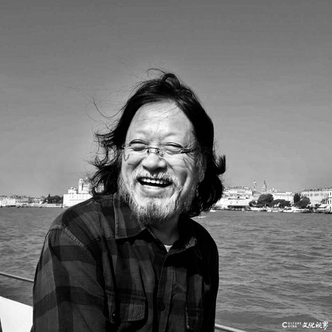 【DeepSeek谈艺】王永国·油画丨在日常生活意象中找到色彩与生机