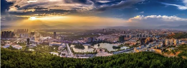 马悦英 | 漫步昭通陡街，于旧骑楼间读懂共赴国难的滇军忠魂