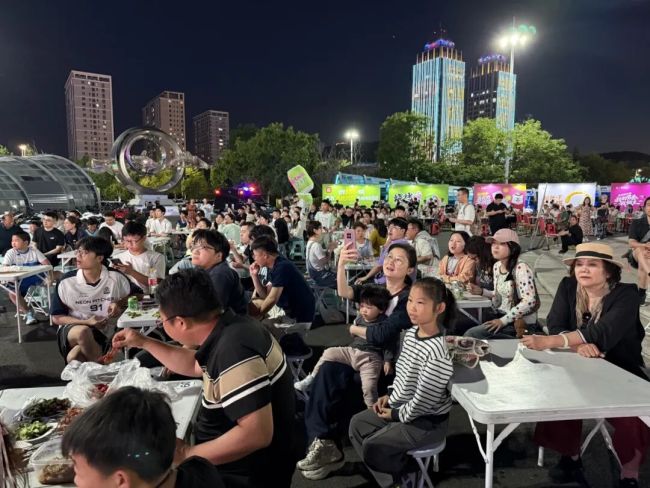 一杯咖啡、一场球赛与一座城：烟台莱山如何让夜晚更有活力