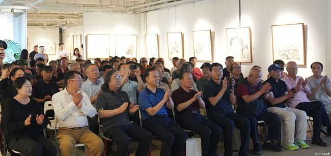 “两仪相生——徐永生·杨枫中国画作品联展”昨日在济南隆重开幕