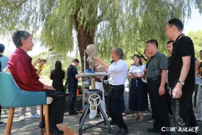 塑劳模风骨，铸时代之魂——吴为山院士携团队走进延安鲁艺文化中心院士工作站为全国劳模现场塑像