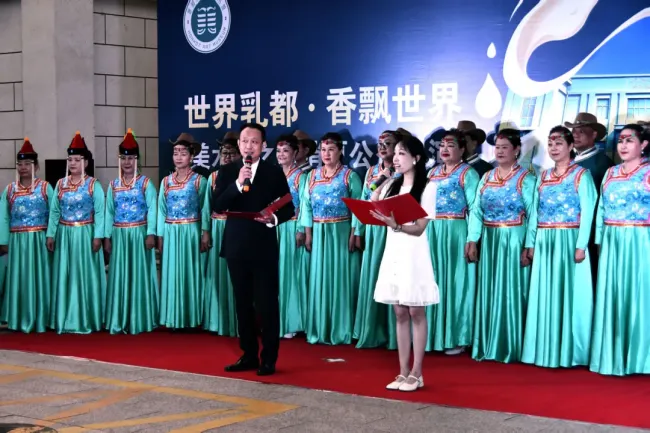“世界乳都·香飘世界”美术馆之夜消夏公益展演活动在呼和浩特市美术馆温情上演