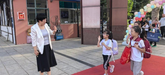 威海高新区田村小学举行“弘扬拼搏精神,做自己的冠军”秋季开学典礼