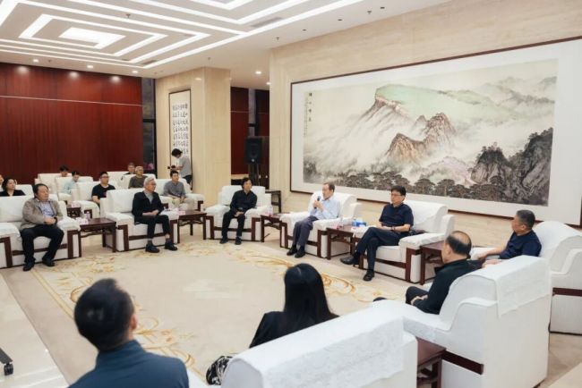 “陆庆龙先生作品捐赠仪式” 在江苏省美术馆举行