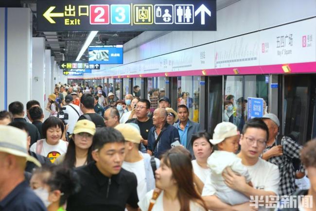 青岛地铁8号线今天全线通车，主城与空港一线相连