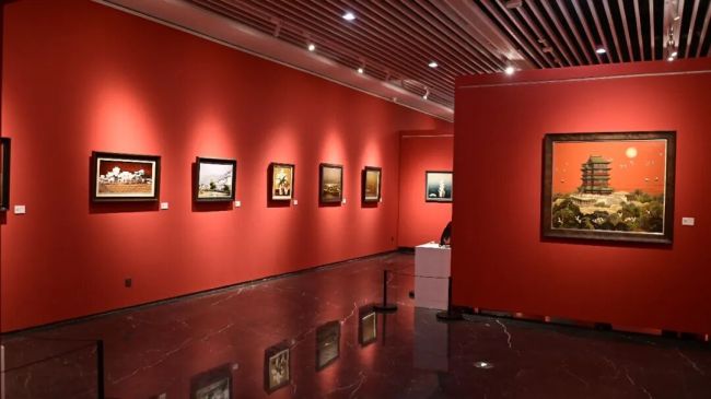 “髹彩漆韵——熊建新漆艺术作品展”在南昌开幕，展期至10月20日