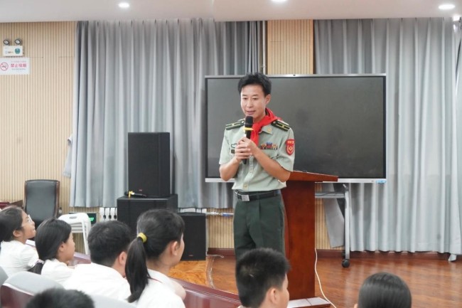 威海市鲸园小学:“榜样进校园” 思政宣讲厚植家国情怀