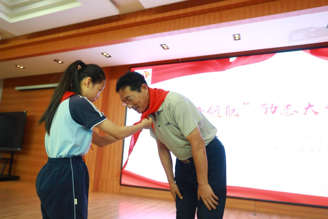 以爱为笔,绘就少年向善底色!“中华慈善奖”楷模走进威海市翠竹小学
