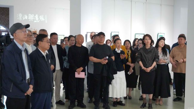 “漂泊与迁移——王克举纸本秋季写生展”昨日在北京杏坛美术馆开幕
