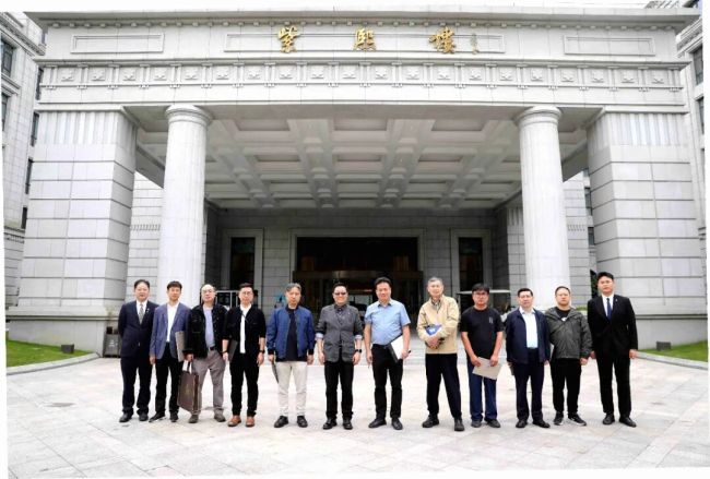 秋染钟山，笔绘东郊——江苏省中国画学会举行“东郊国宾馆四季——秋季写生采风活动”