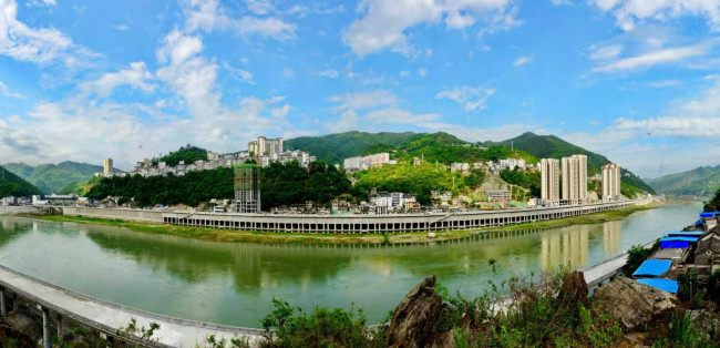 第四届"让世界倾听陕西声音"主题宣传活动采访团来到安康市白河县城关